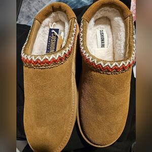 Cushionaire Genuine Suede Cozy Slippers Size 7.5 New
